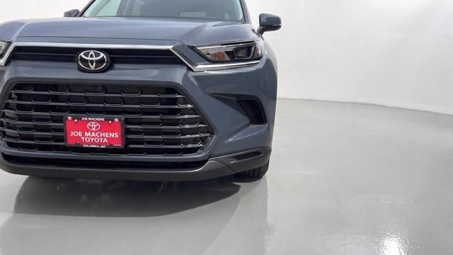 Used 2026 White Toyota XLE image 12