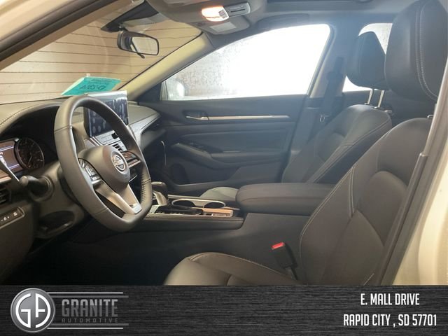 2025 Nissan Altima SL - Photo 9