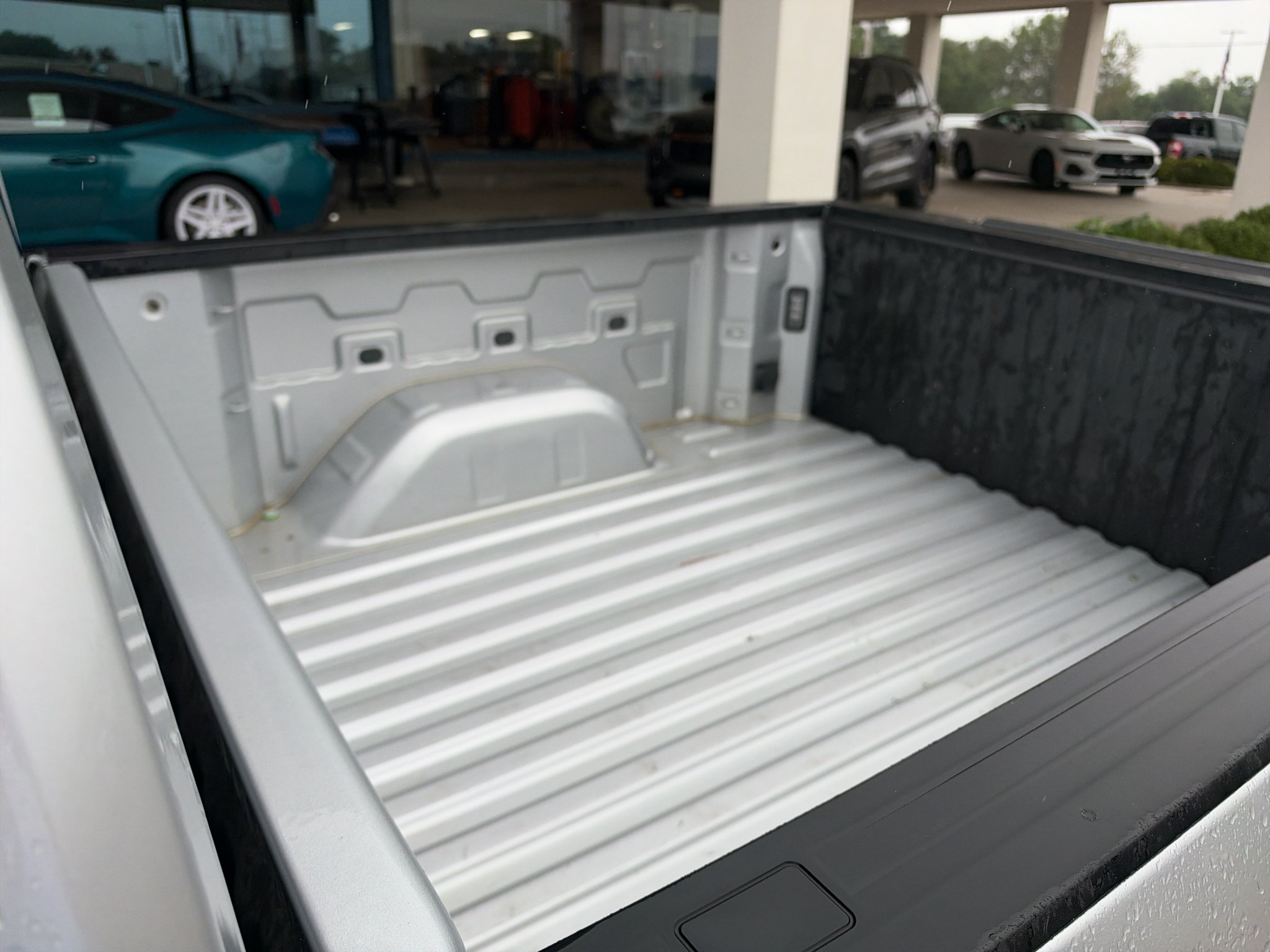 Used 2022 Silver Ice Metallic Chevrolet Custom image 10