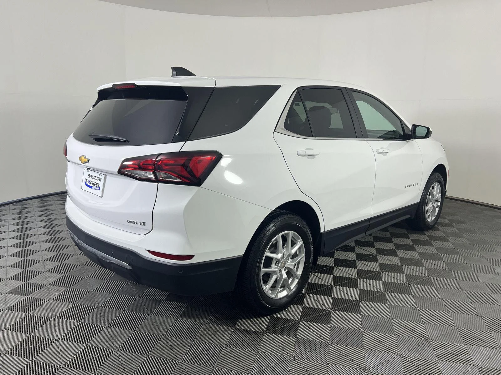 Used 2024 Summit White Chevrolet LT image 25