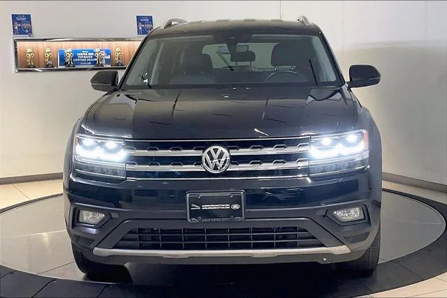 Used 2018 Volkswagen Atlas SE w/Tech with VIN 1V2LR2CA5JC541014 for sale in New York, NY