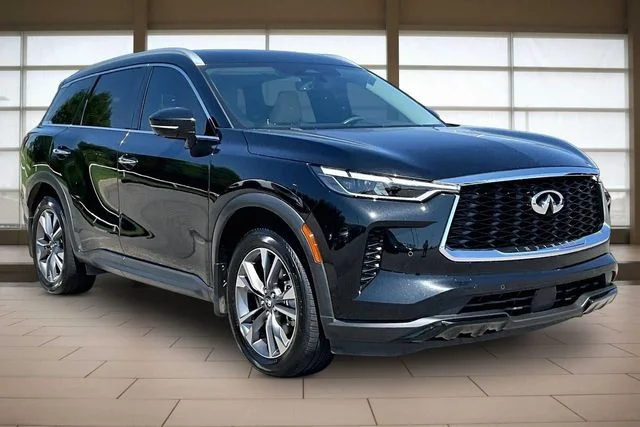 Used 2023 Black INFINITI LUXE image 11