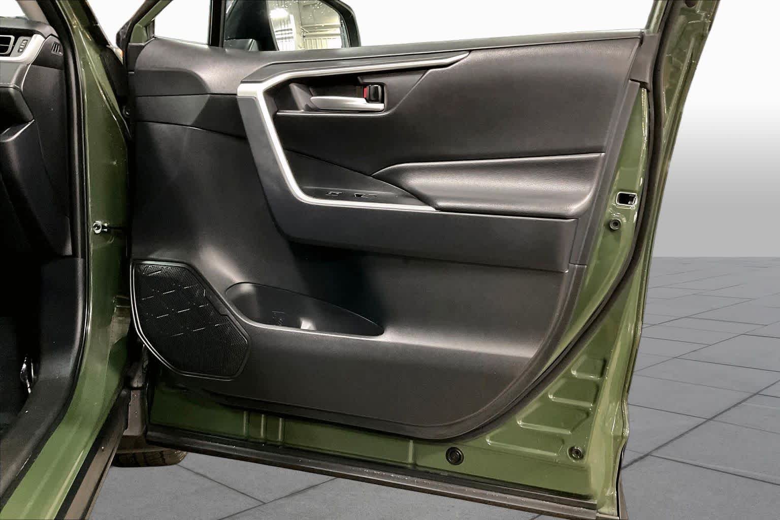 Used 2025 Army Green/Midnight Black Metallic Toyota Hybrid Woodland image 22