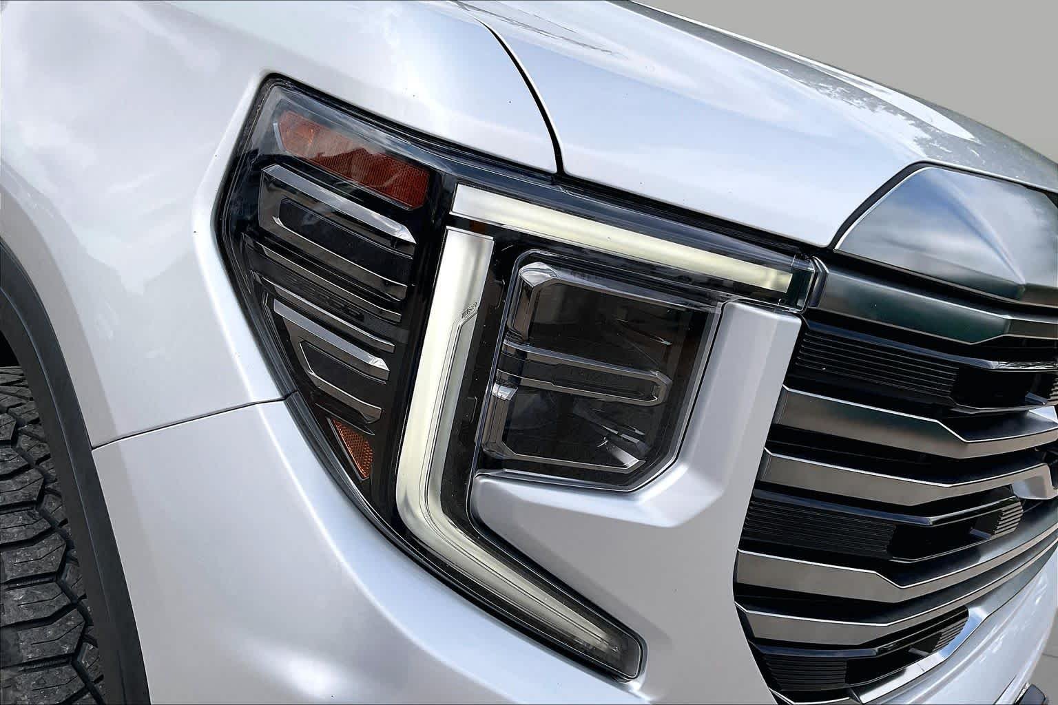 Used 2022 Quicksilver Metallic GMC AT4 image 27