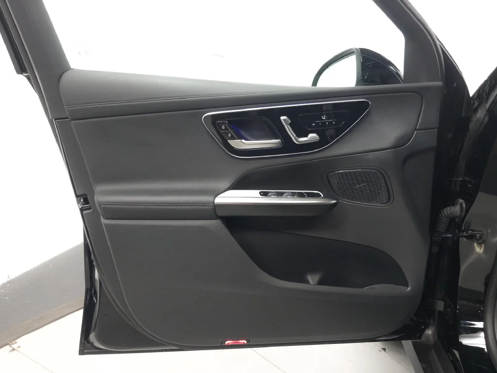 Used 2025 Black Mercedes-Benz GLC 350e image 5
