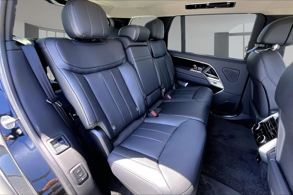 New 2026 SANTORINI BLACK Land Rover SE LWB 7-Seats / V8 image 9
