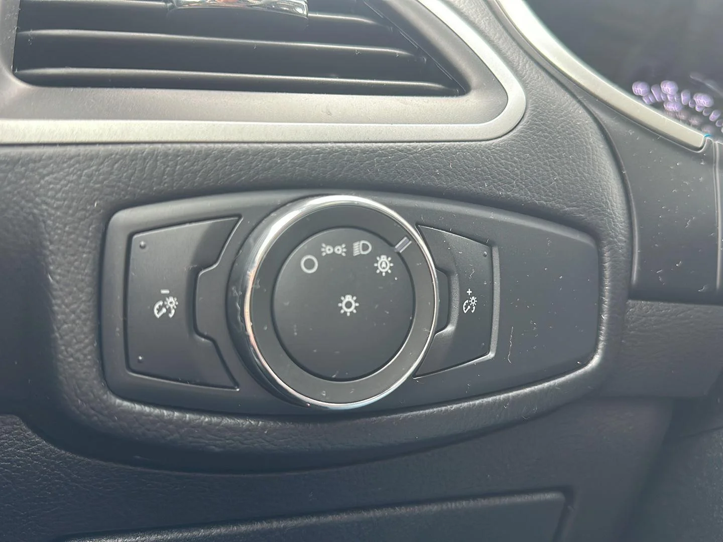 Used 2017 Ingot Silver Ford SEL image 22