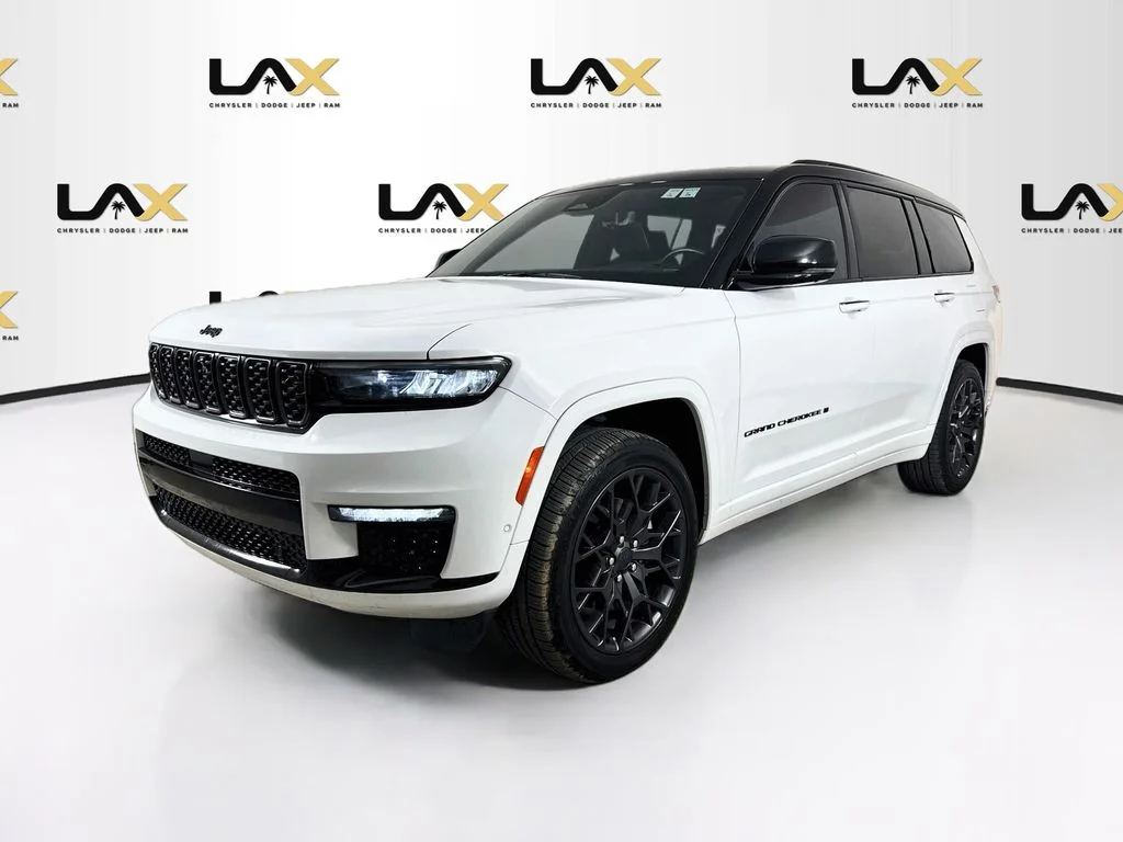 Used 2023 White Jeep Summit image 3