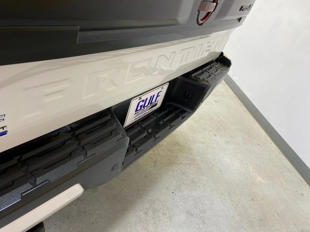 Used 2025 White Nissan PRO-4X image 18