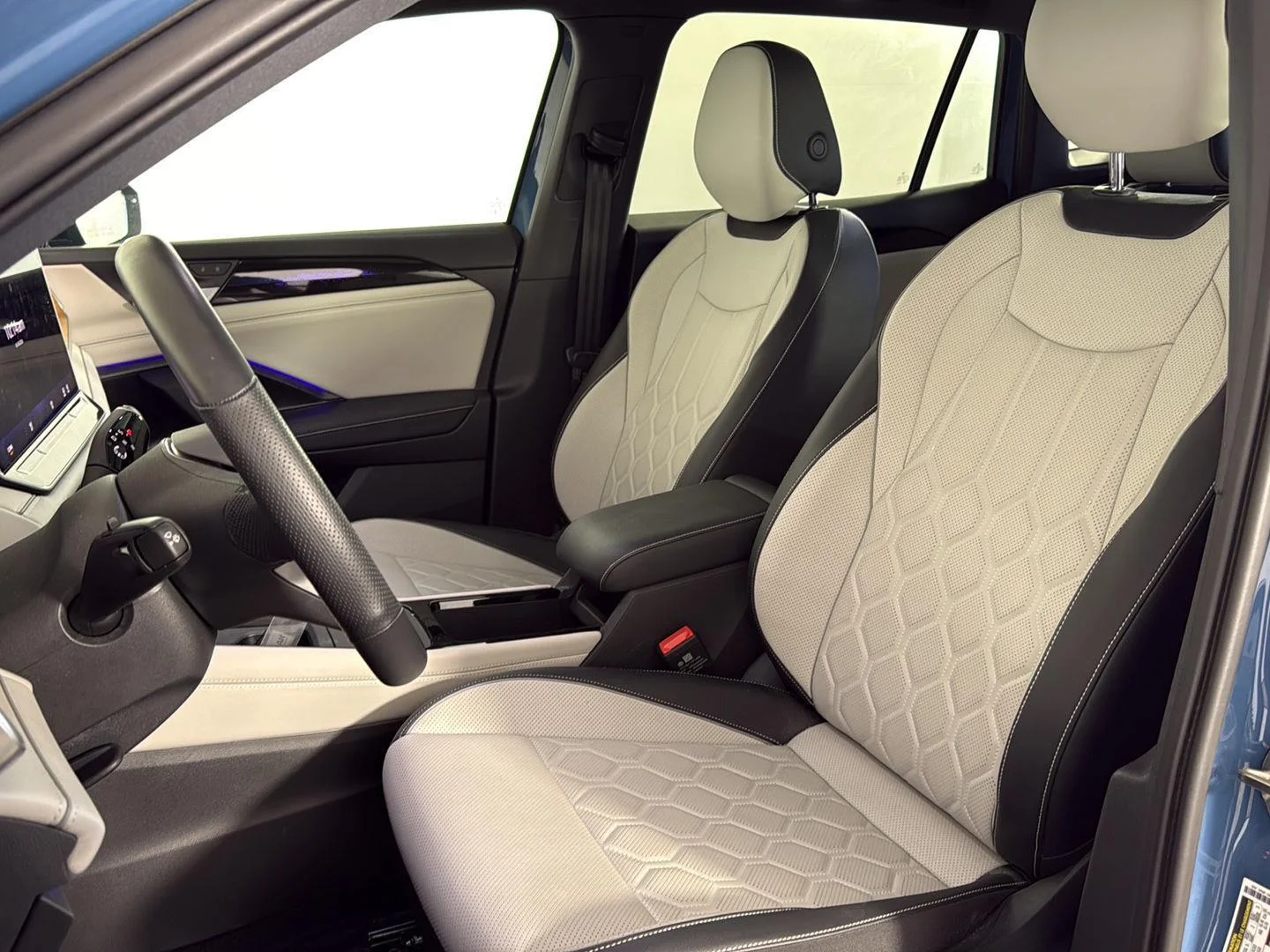 Certified Used 2025 BLUE Volkswagen SEL R-Line image 11