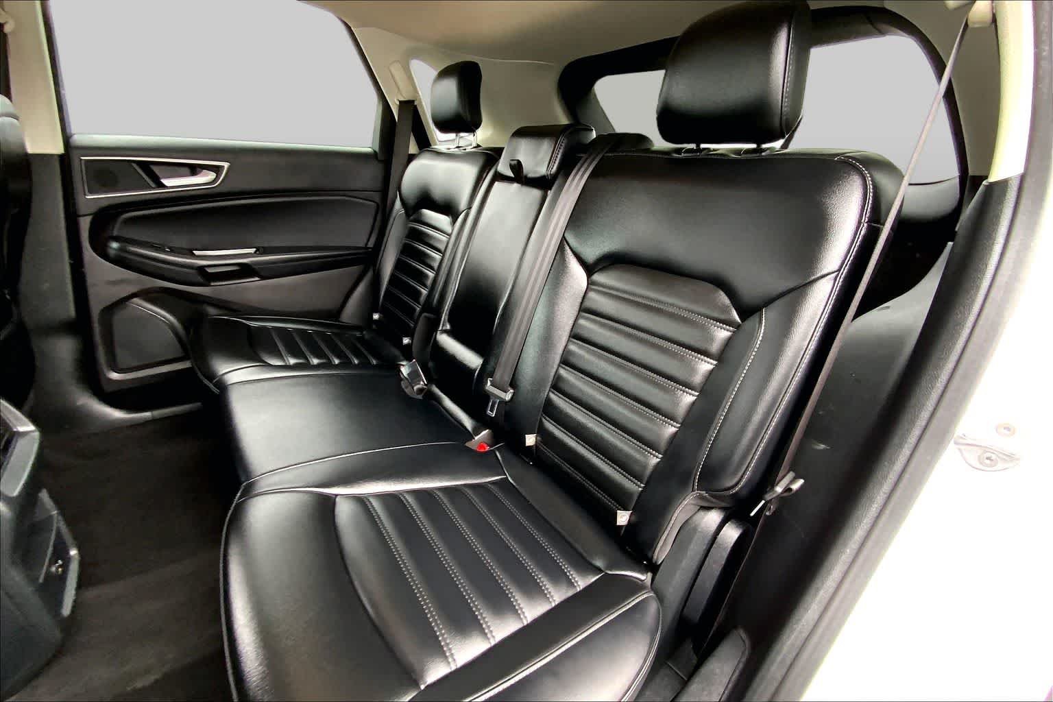 Used 2022 Oxford White Ford SEL image 19