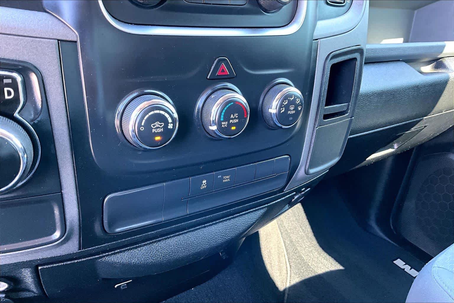 Used 2019 Granite Crystal Metallic Clearcoat Ram Tradesman image 31