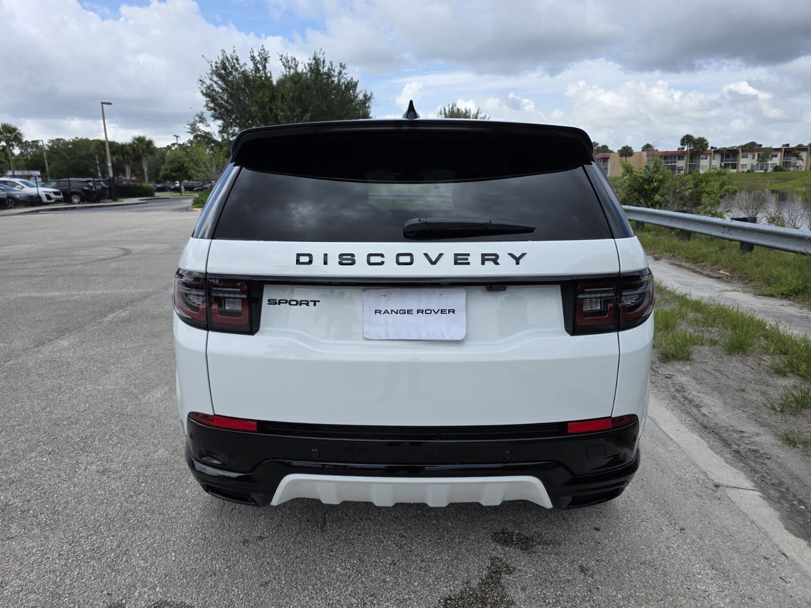 Used 2026 Fuji White Land Rover P250 Landmark image 6