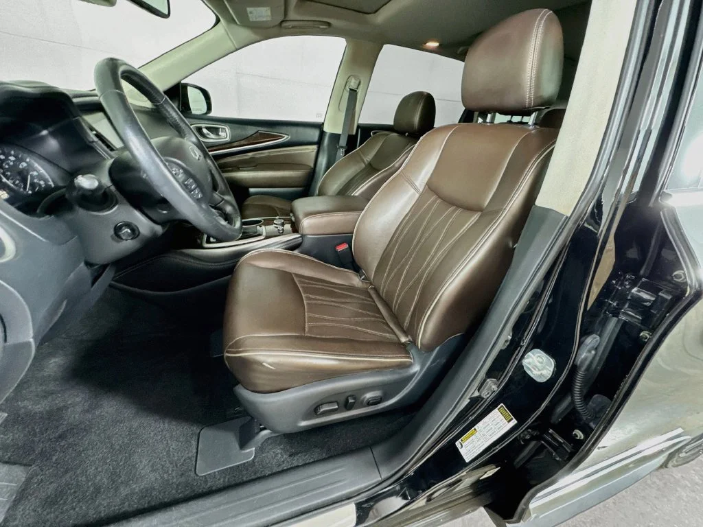 Used 2018 Black INFINITI  image 27