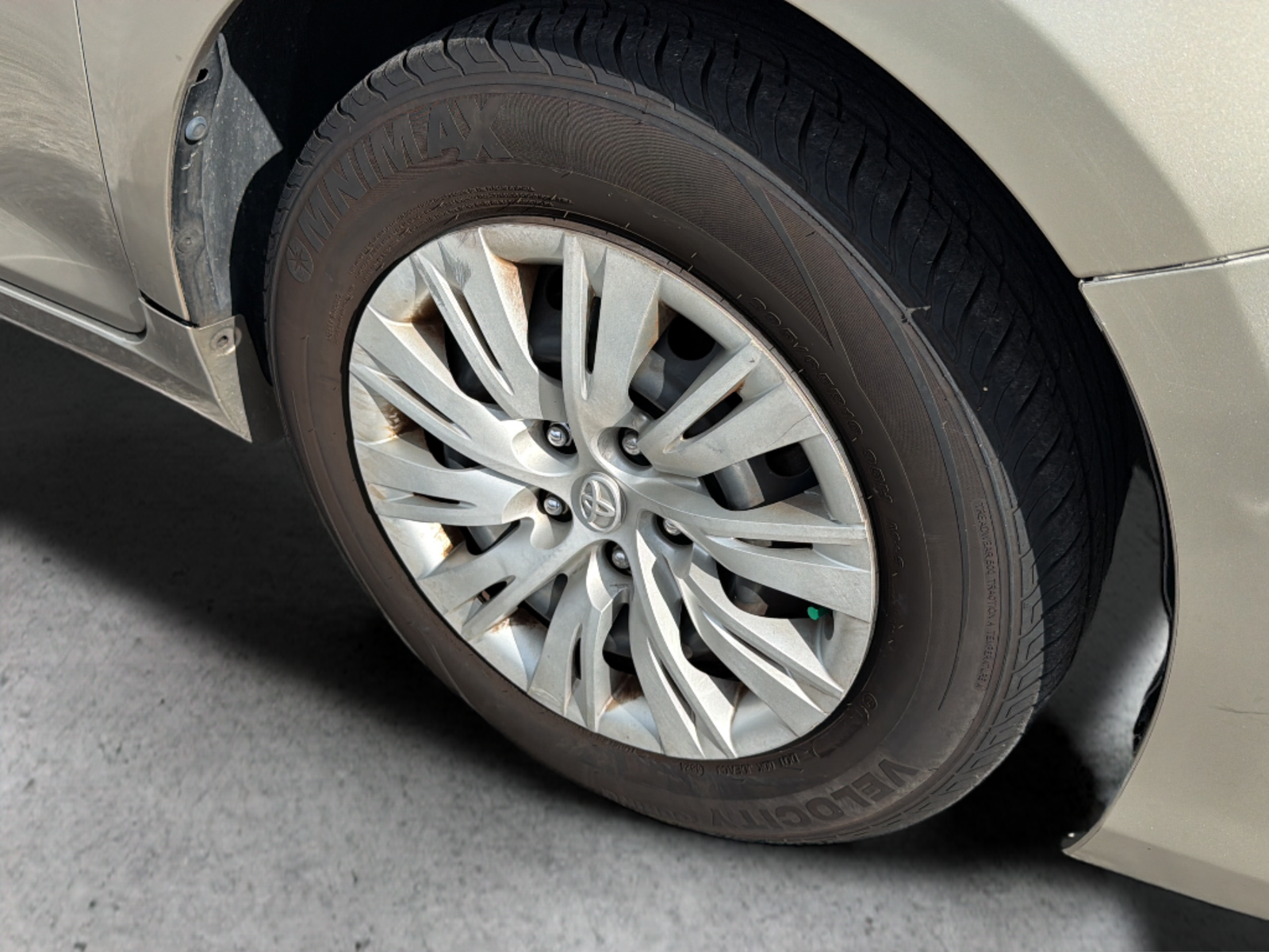 Used 2014 Creme Brulee Toyota L image 35