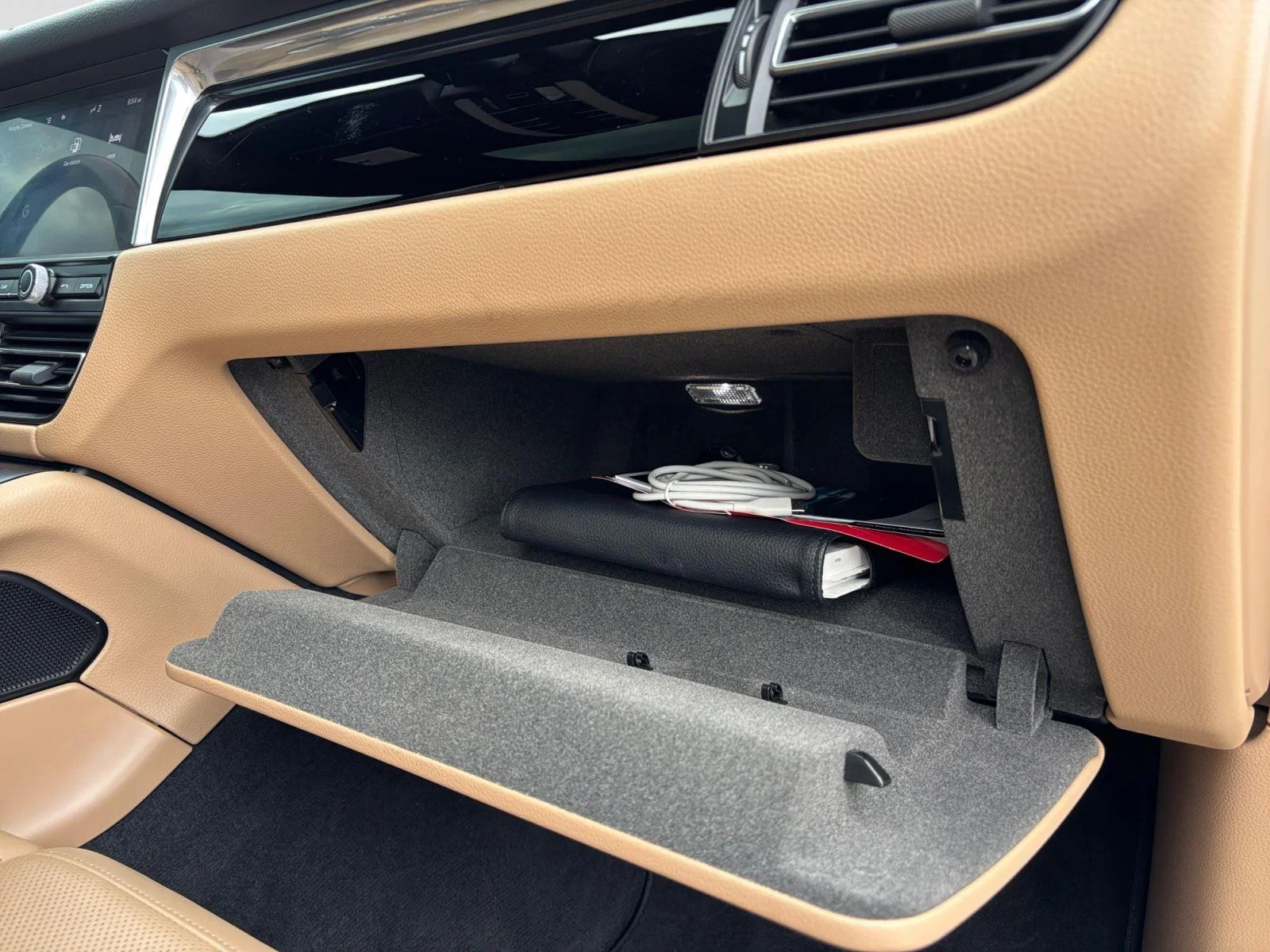 Used 2020 White Porsche Base image 49