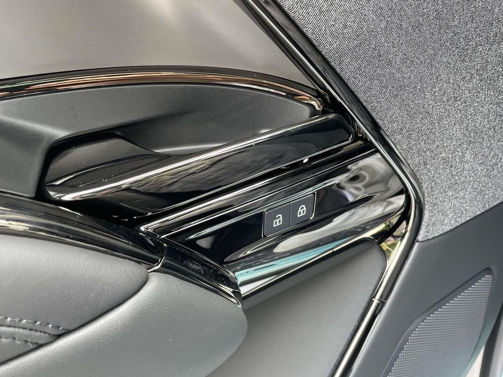 New 2026 Borasco Grey Land Rover SE image 33