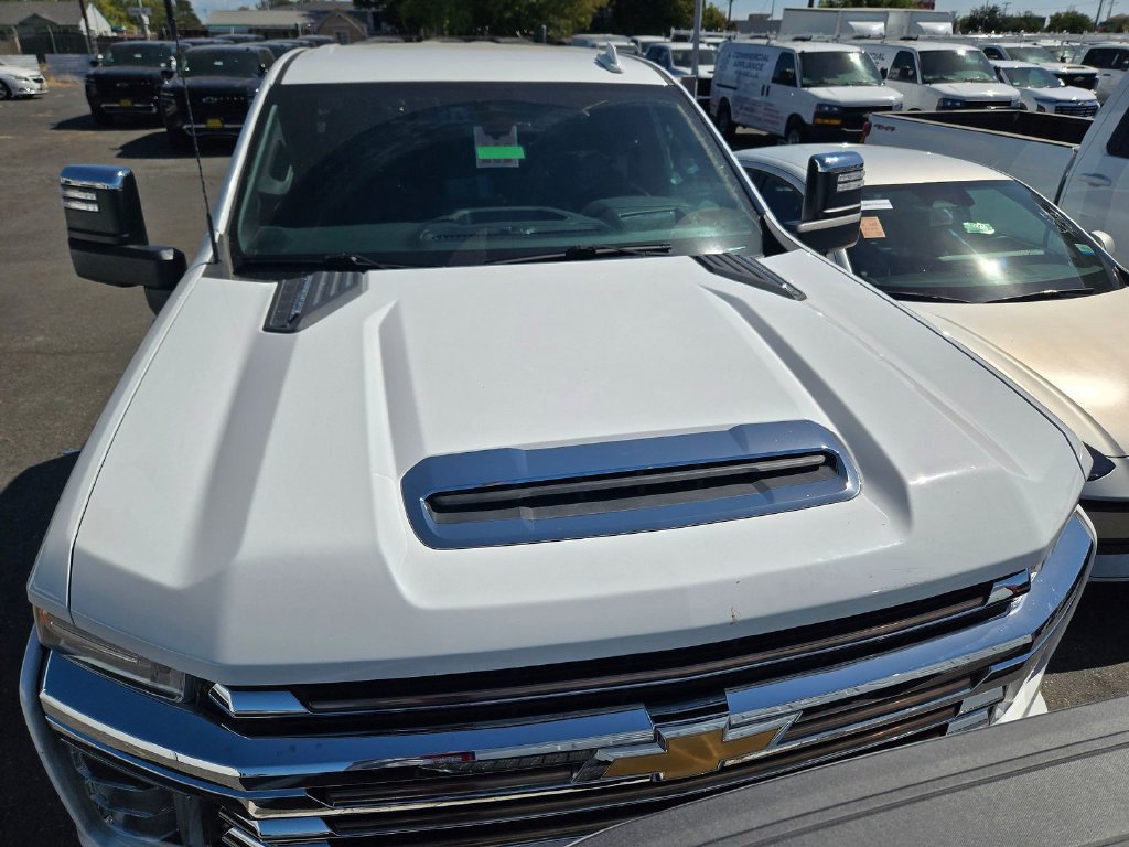 Used 2020 White Chevrolet High Country image 2