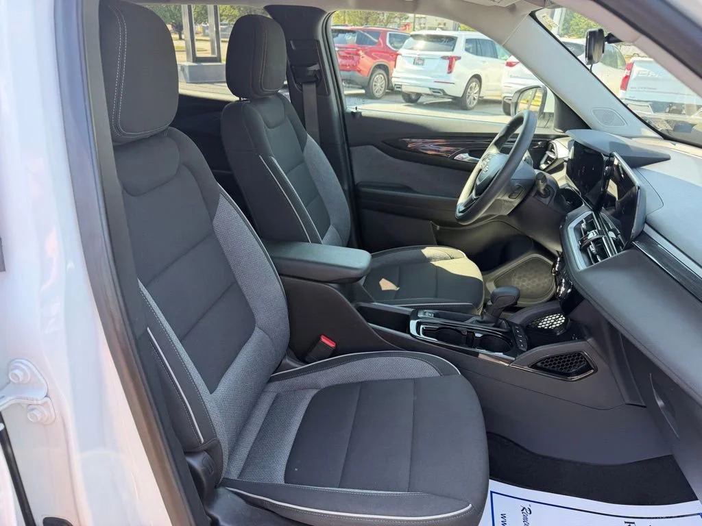 Used 2025 Summit White Chevrolet LT image 24