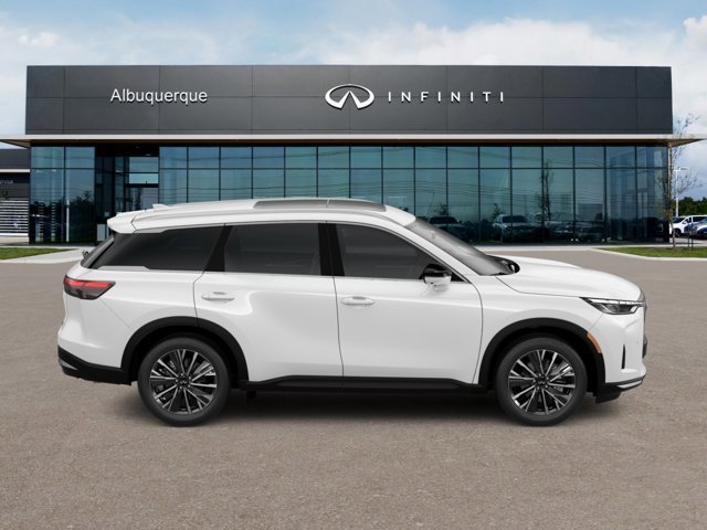 New 2027 RADIANT WHITE INFINITI Luxe AWD image 4
