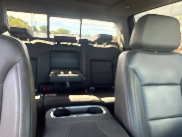 Used 2023 White GMC SLT image 29