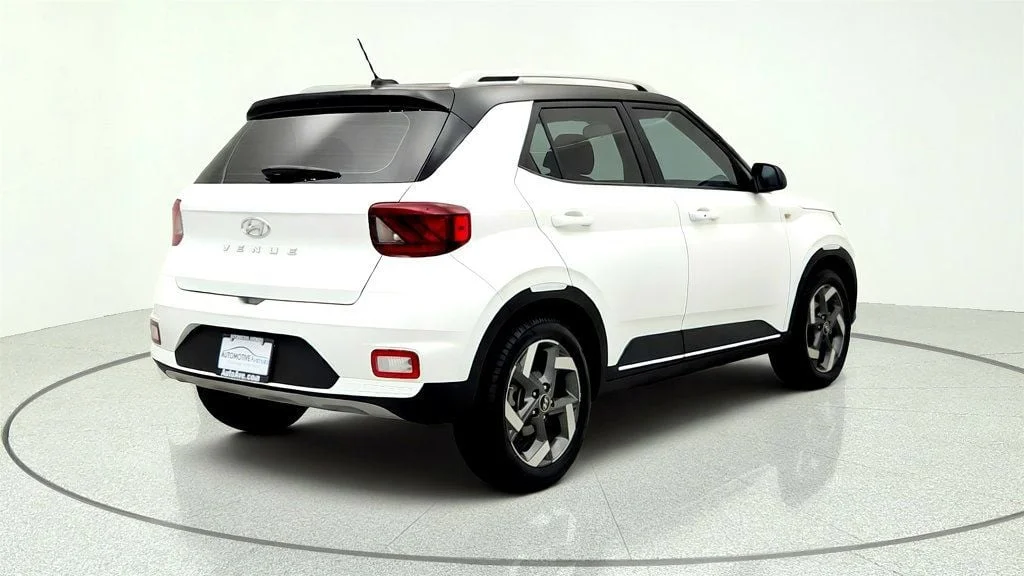 Used 2023 Lunar White Hyundai Limited IVT image 5