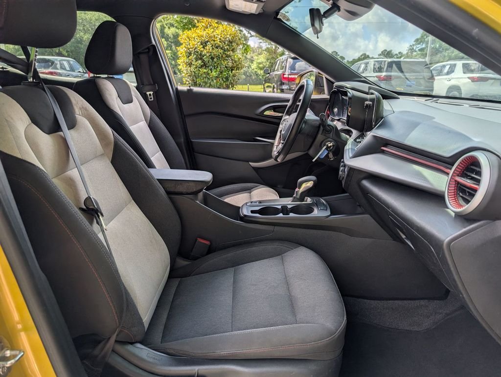 Used 2024 Yellow Chevrolet 1RS image 30