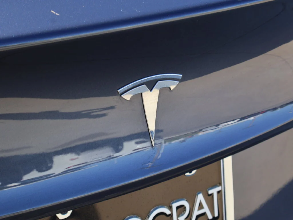 Used 2018  Tesla  image 33