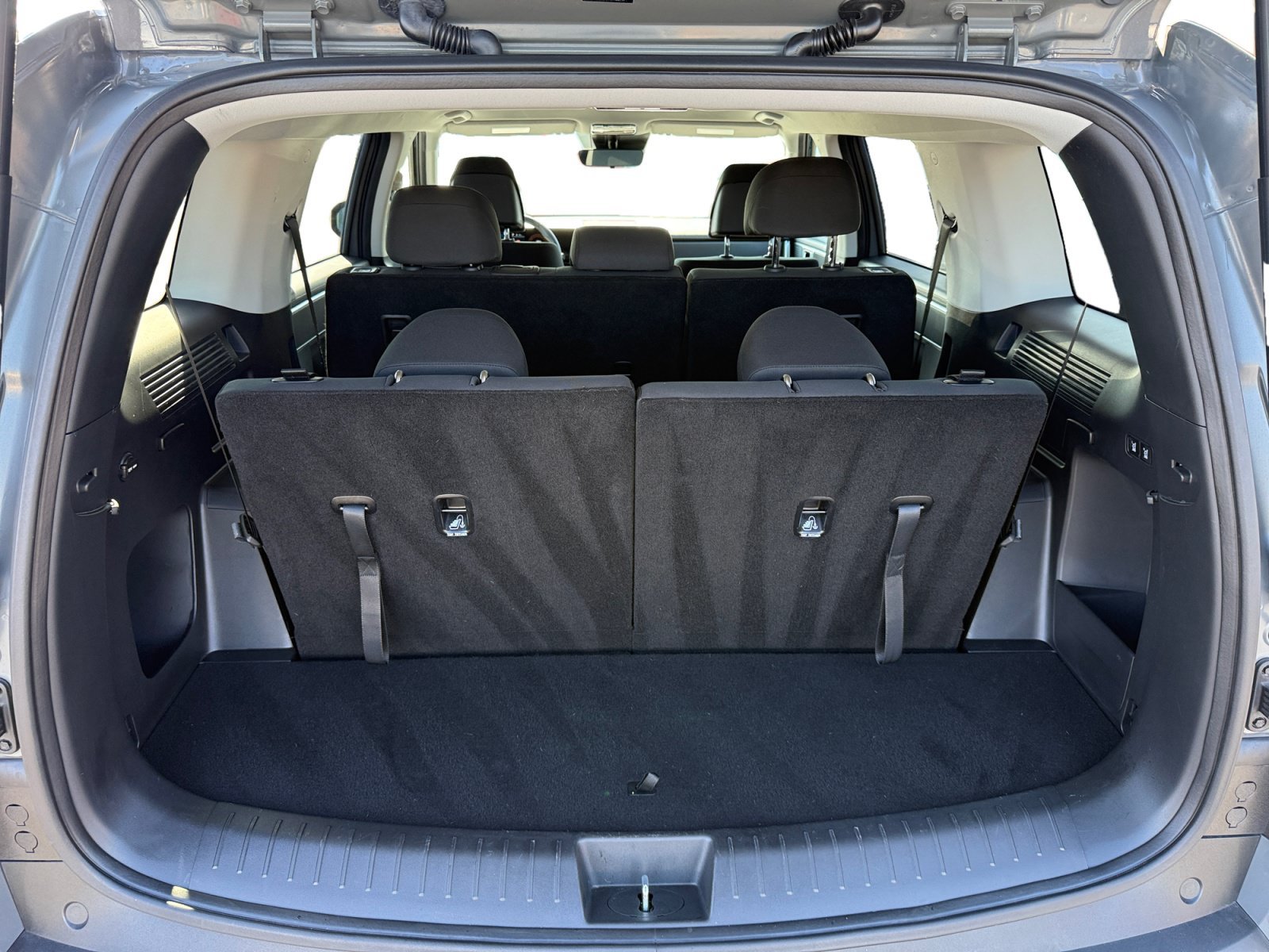 Certified Used 2025 Gray Hyundai SE image 17