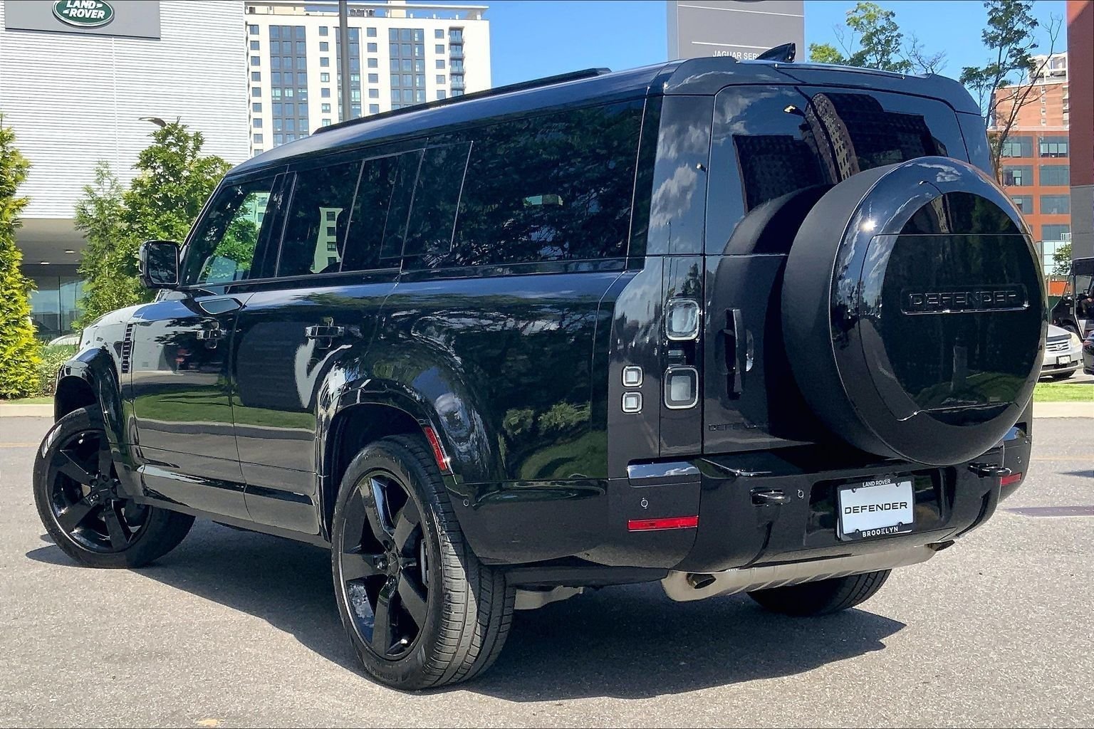 New 2026 Santorini Black LAND ROVER X-Dynamic SE image 12