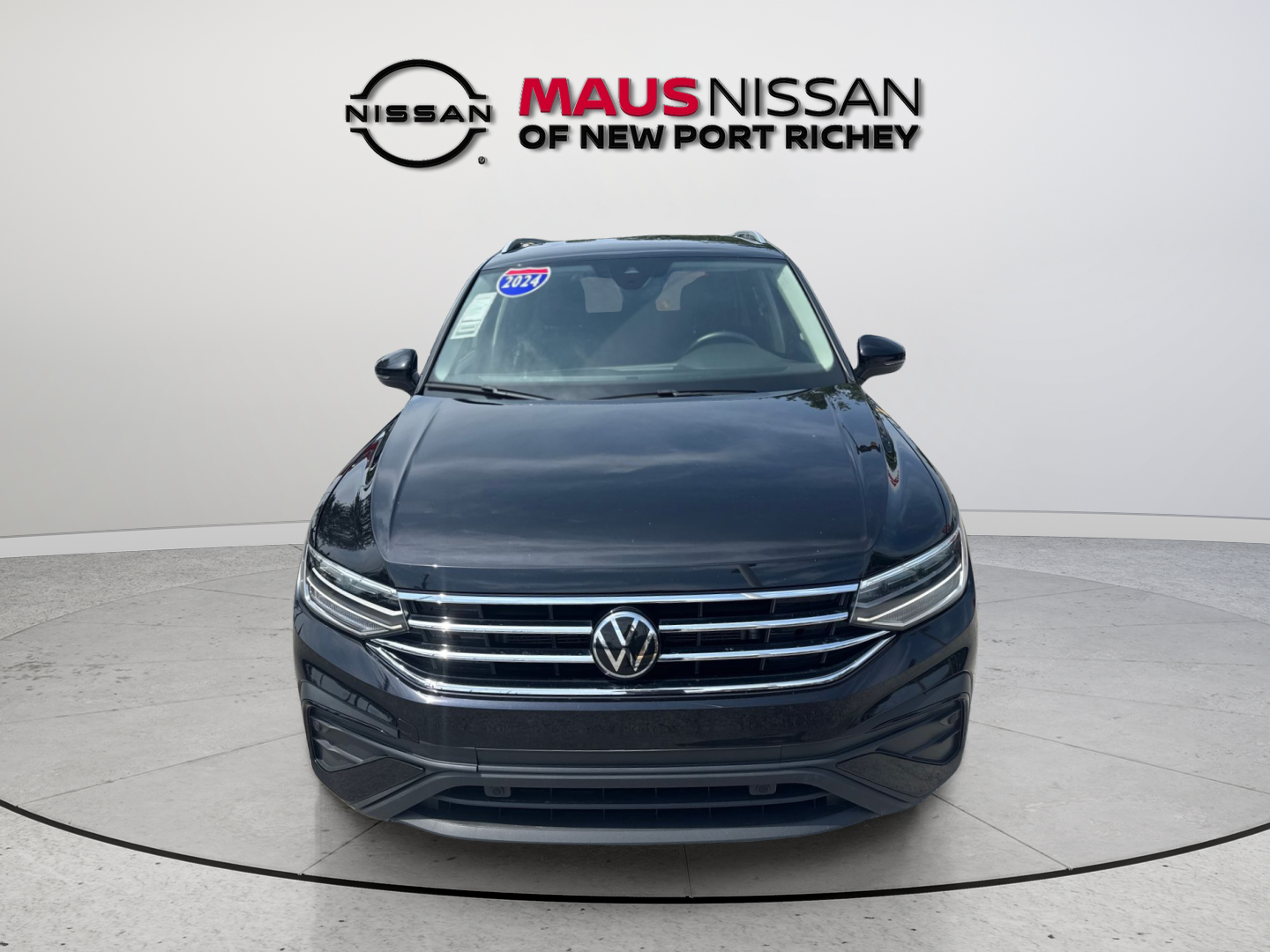 Used 2024  Volkswagen 2.0T SE image 2