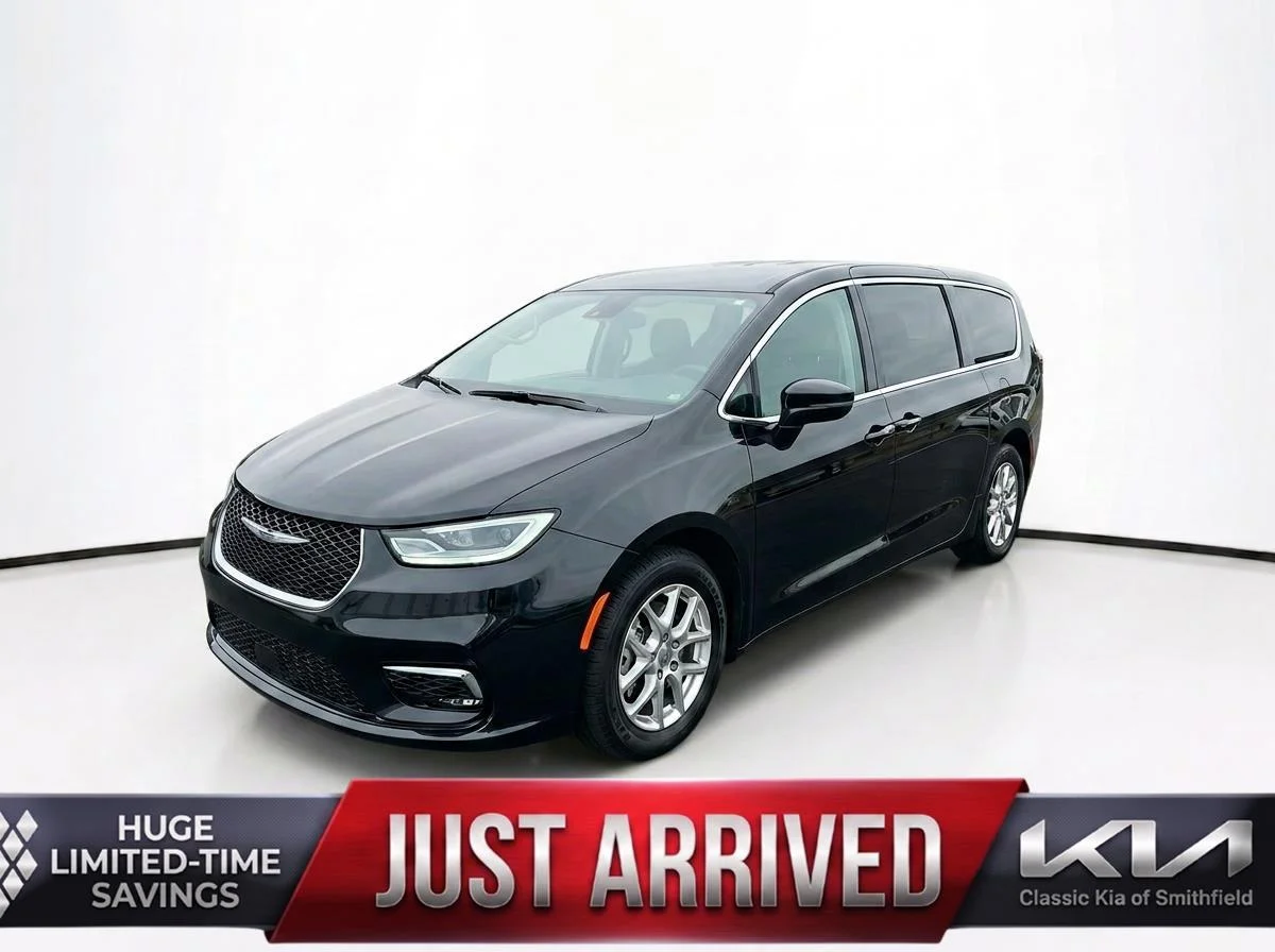 Used 2024 Diamond Black Crystal Pearlcoat Chrysler Touring L image 1