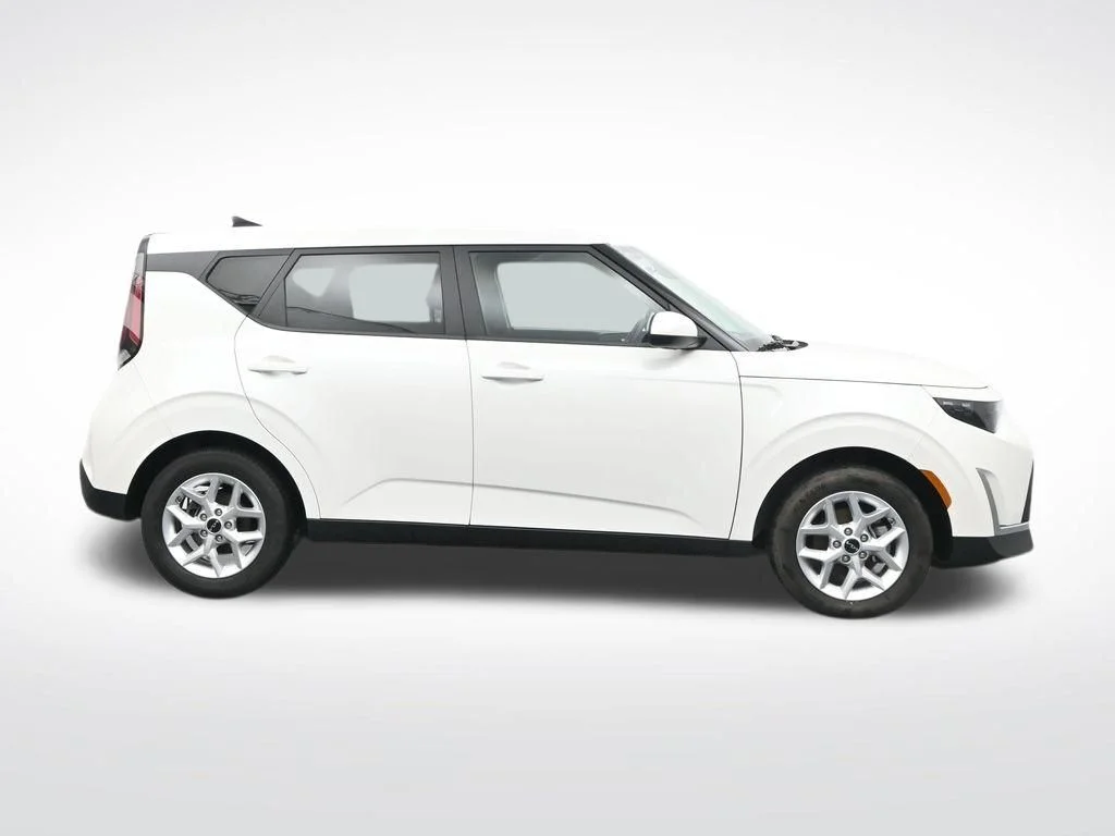 Used 2025 White Kia LX image 4