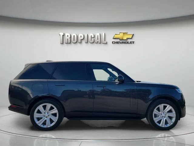 Used 2023 Gray Land Rover SE image 6