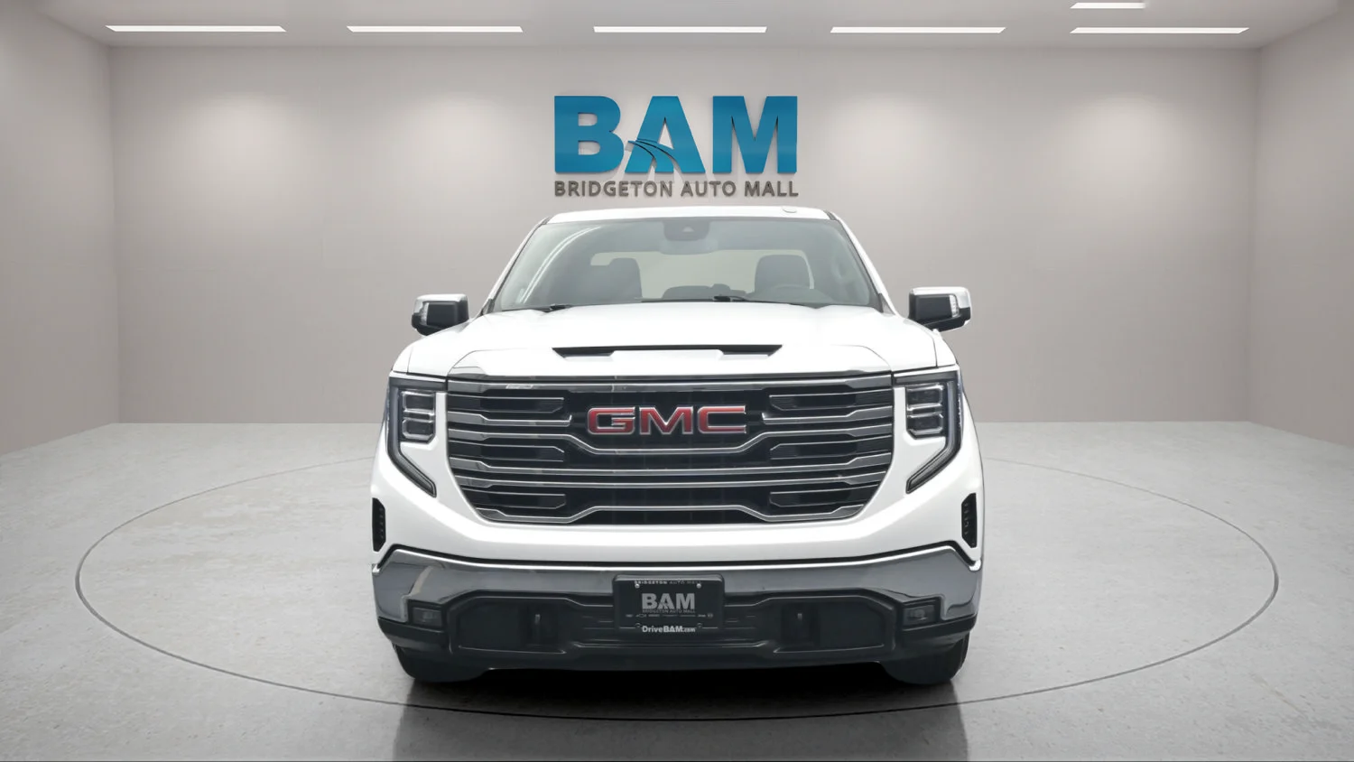 Used 2025 Summit White GMC SLT image 3