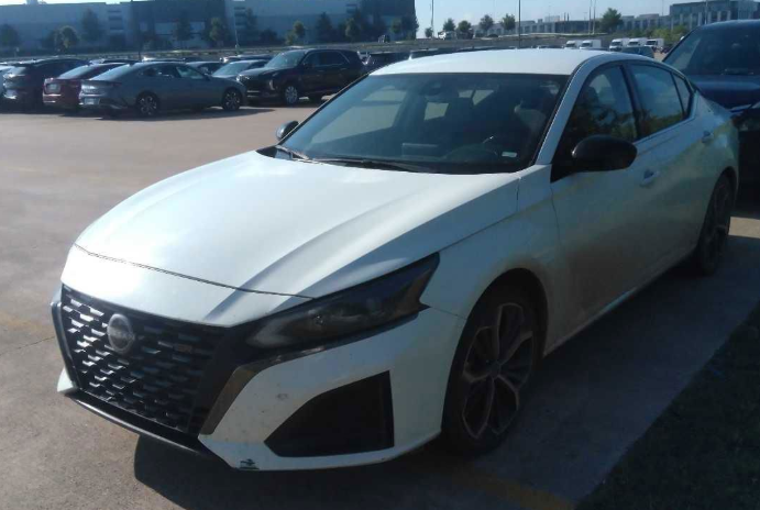 2024 Nissan Altima's photo