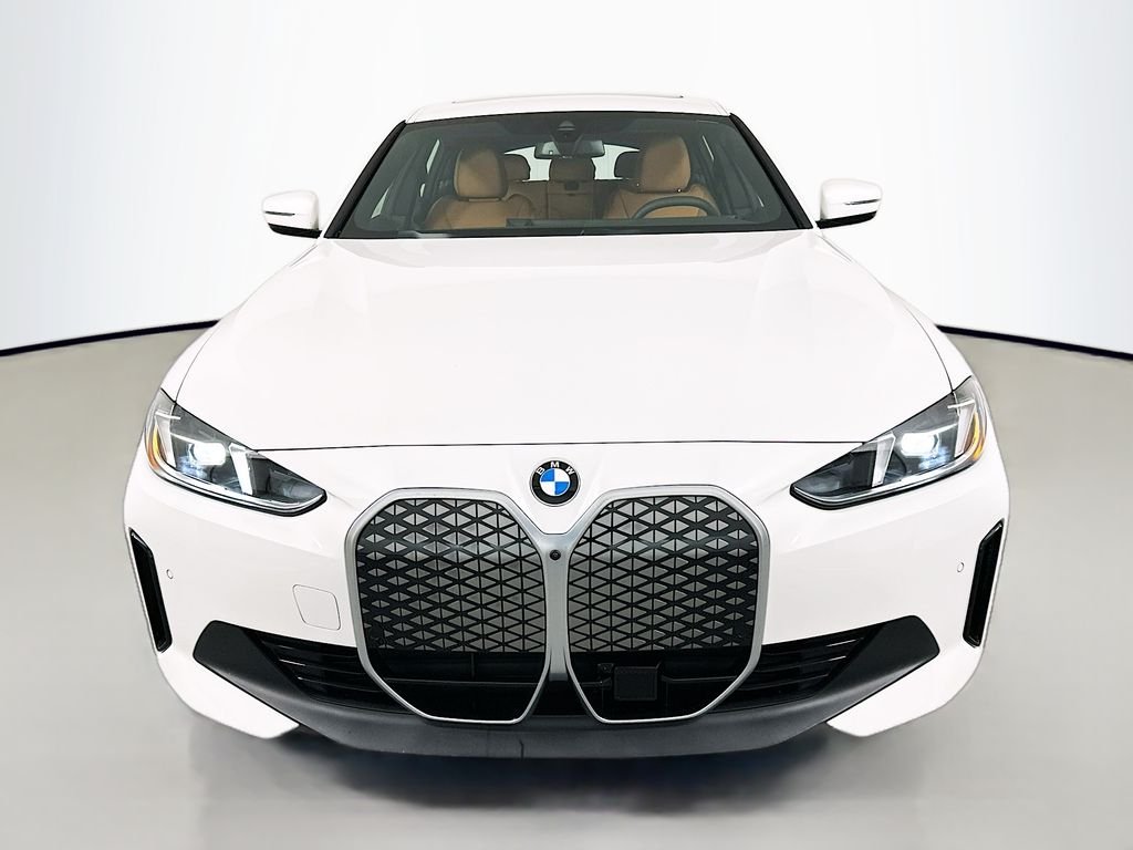 Used 2026 Alpine White BMW xDrive40 image 2