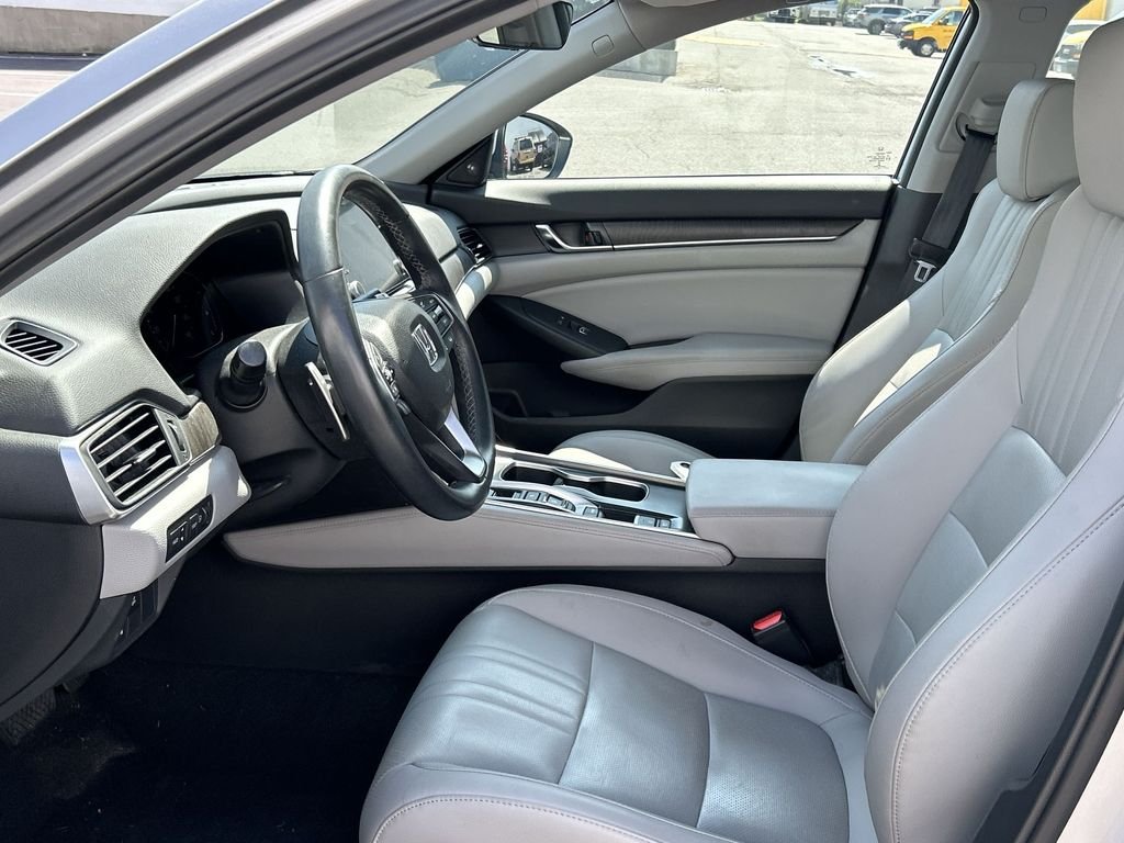 Used 2018 Lunar Silver Metallic Honda Touring 2.0T image 11