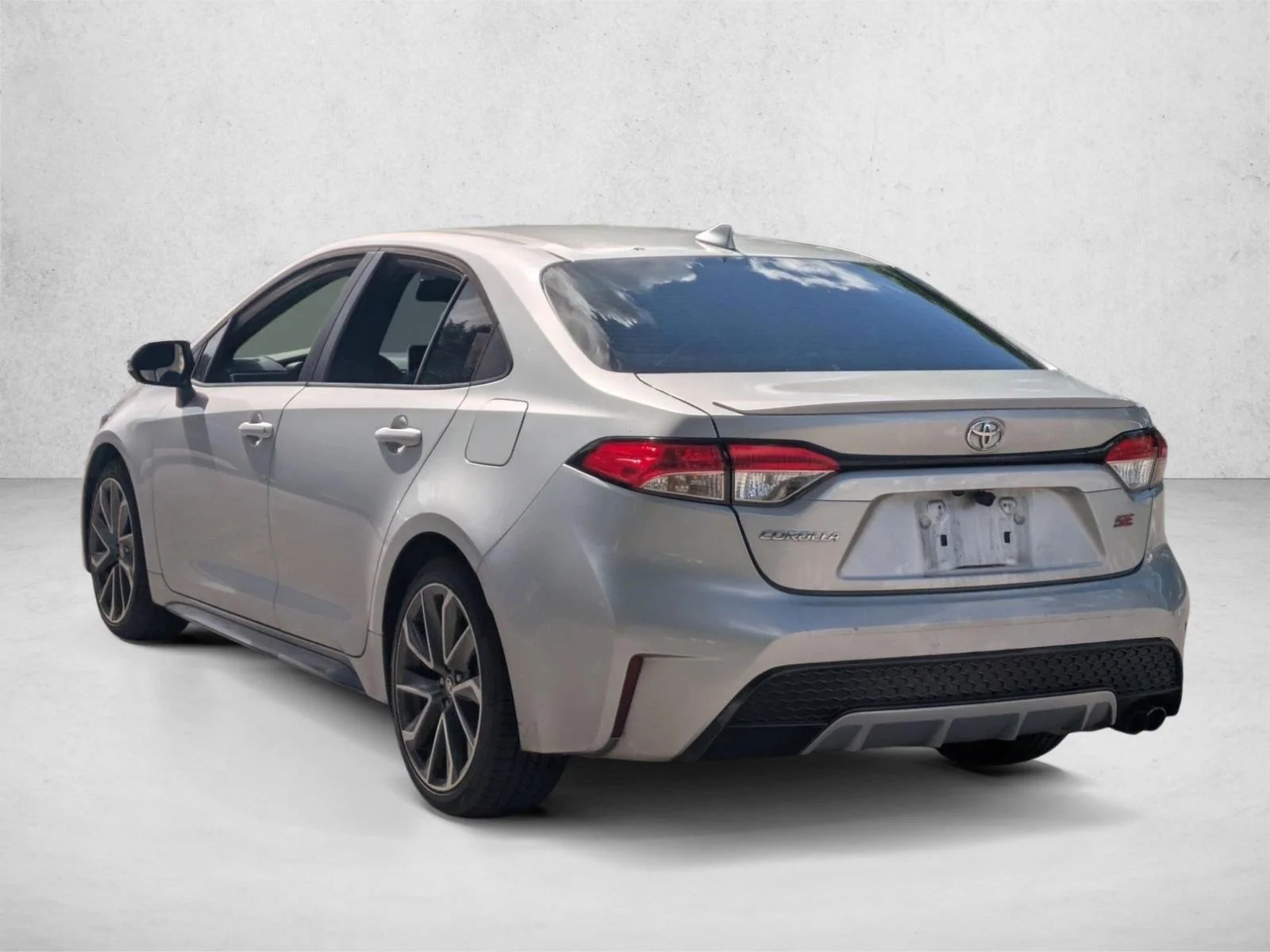 Used 2021 Classic Silver Metallic Toyota SE image 7