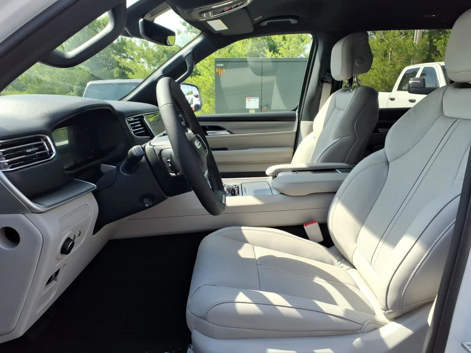 New 2026 Bright White Clear-Coat Exterior Paint Jeep  image 14