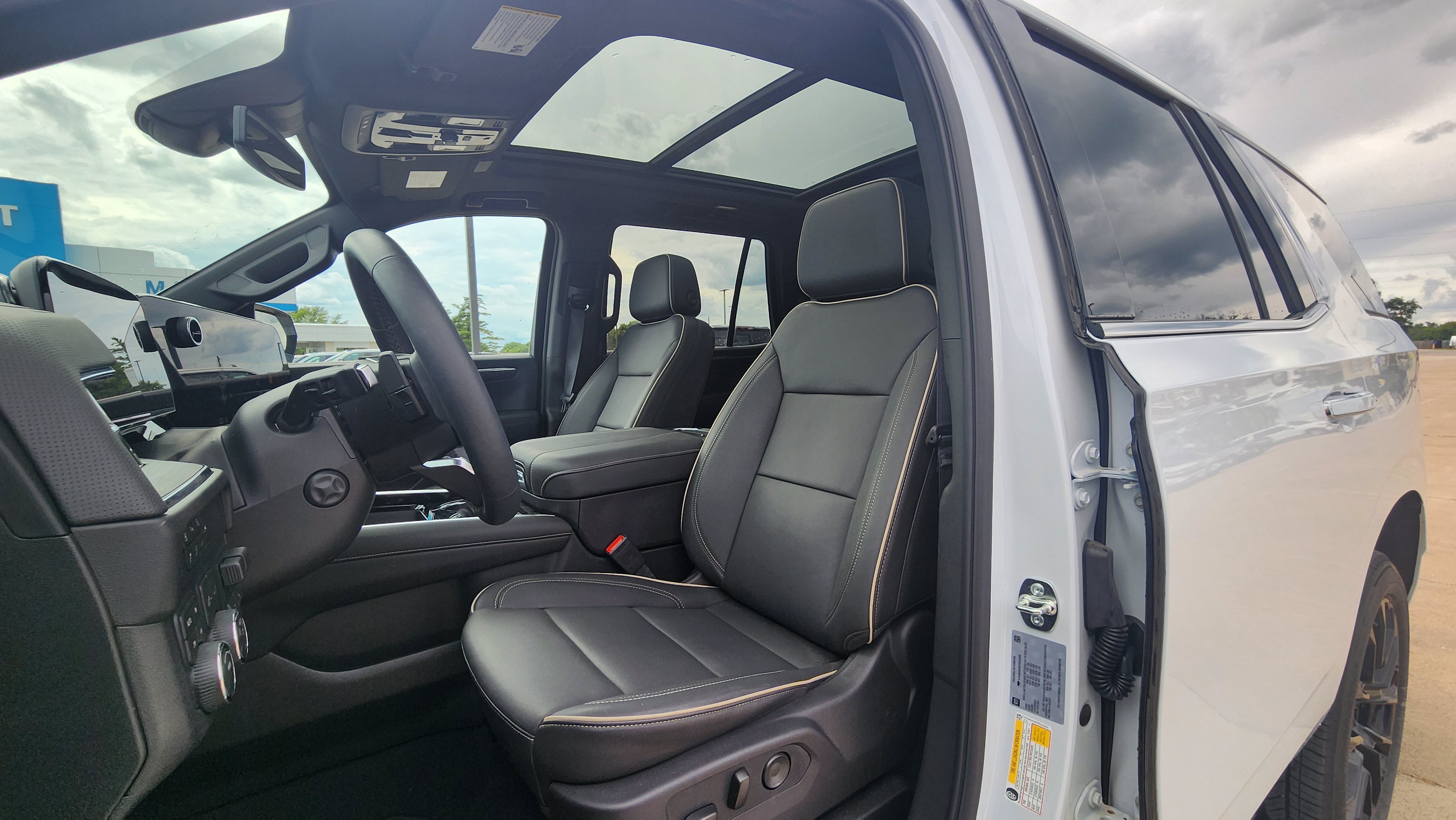 Used 2026 Polar White Tricoat Chevrolet Premier image 7