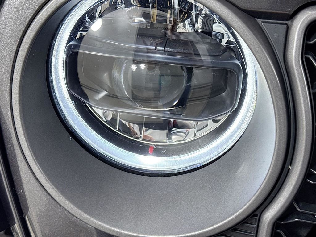 Used 2025 Granite Crystal Metallic Clearcoat Jeep Rubicon image 39