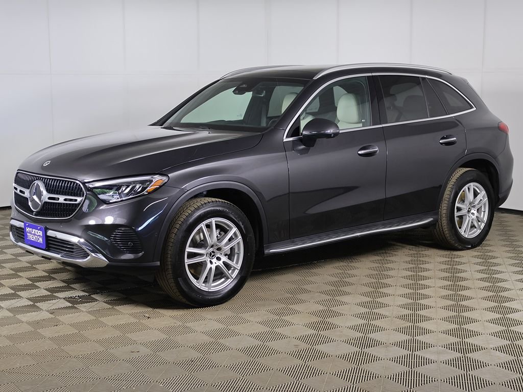 Used 2025 Gray Mercedes-Benz GLC 300 image 11