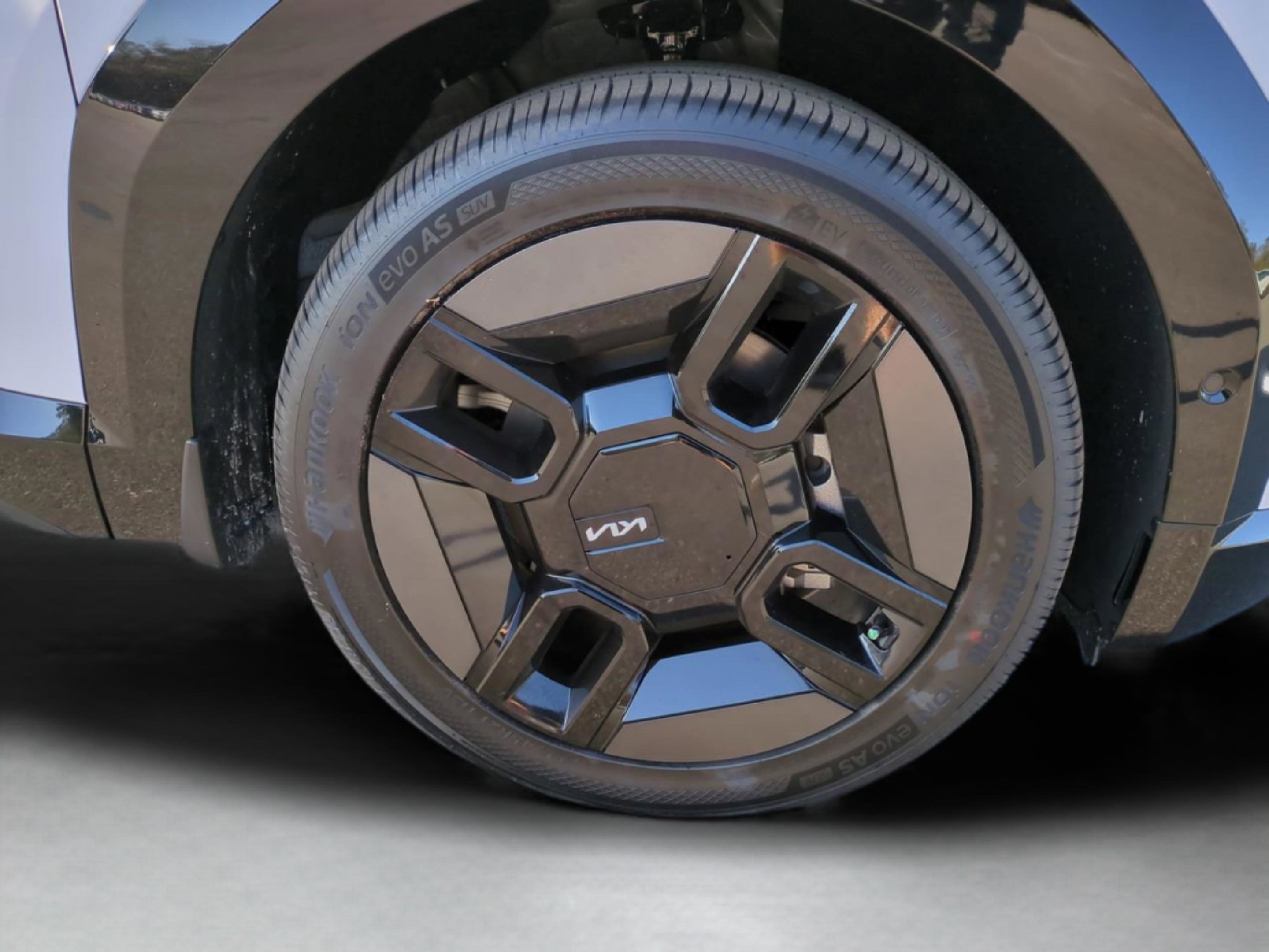 New 2026 Glacial White Pearl Kia GT-Line image 11