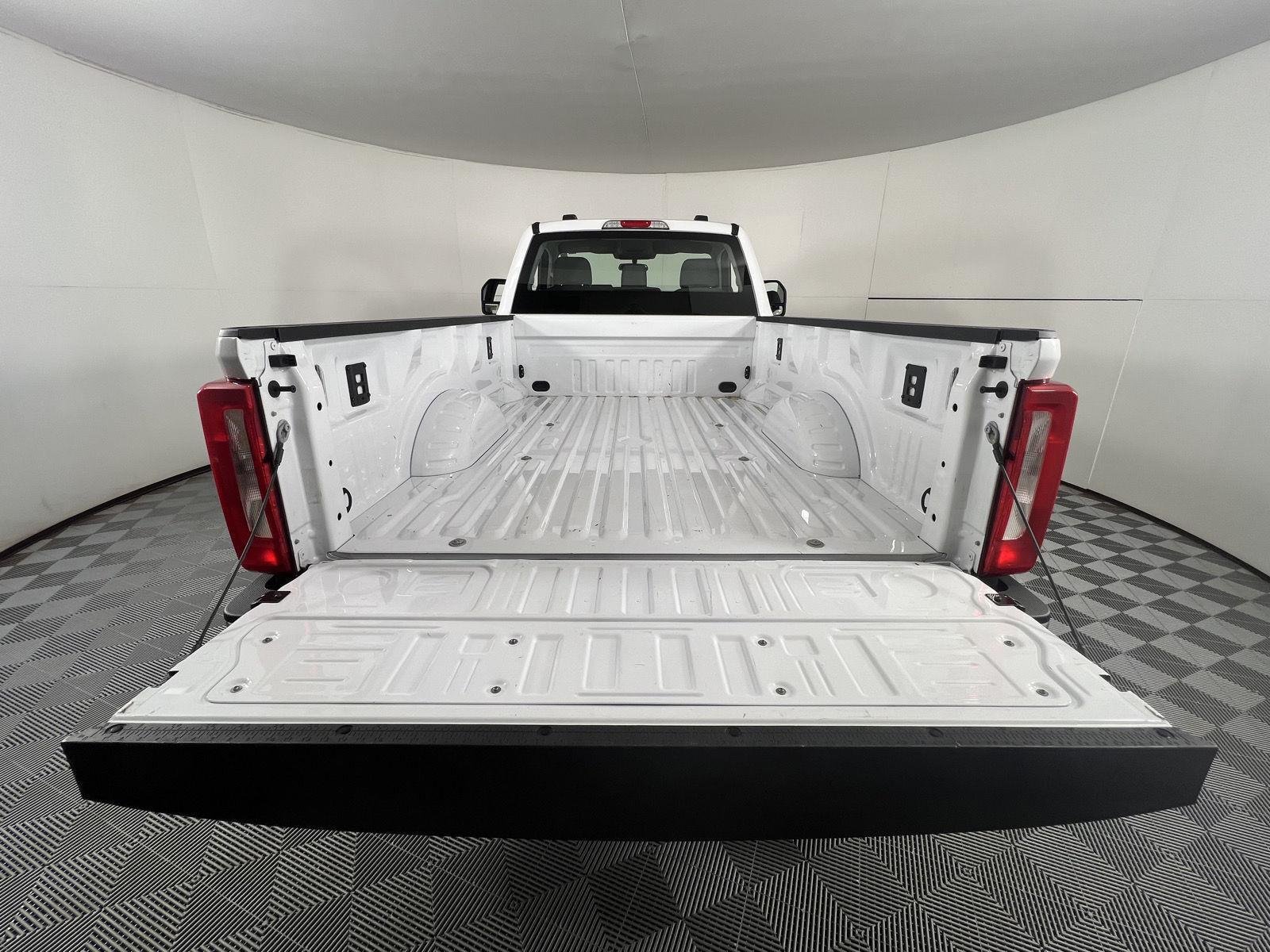 Used 2024 Oxford White Ford XL image 21
