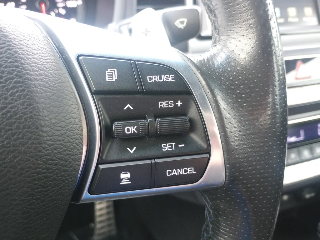 Used 2018 Blue Hyundai Limited image 17