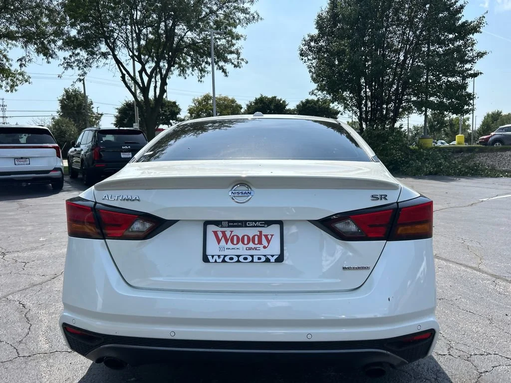 2021 Nissan Altima SR - Photo 9