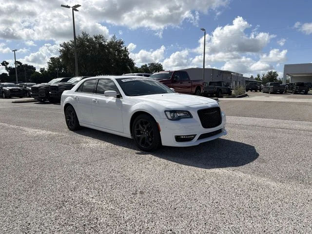 Used 2022 White Chrysler Touring image 2