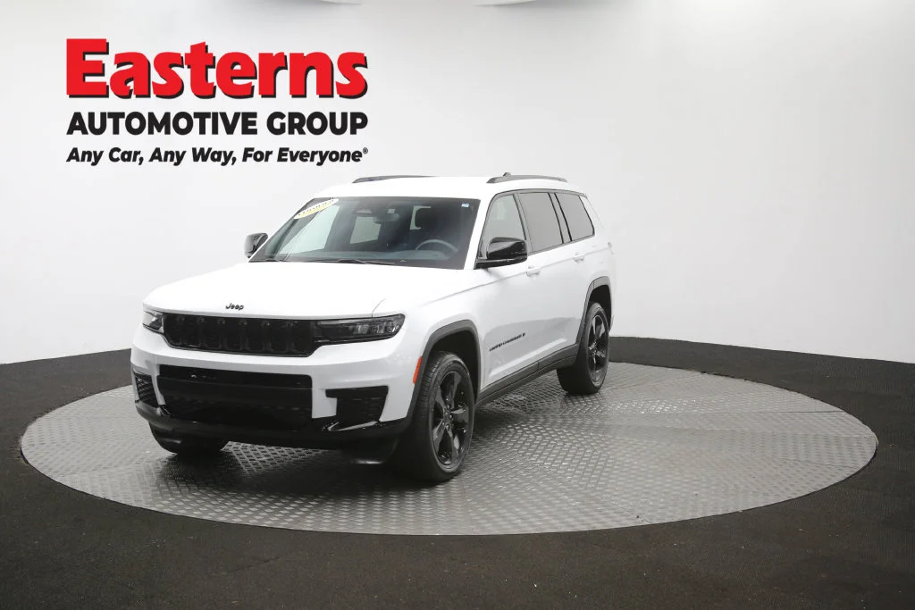 Used 2023 White Jeep Altitude image 56
