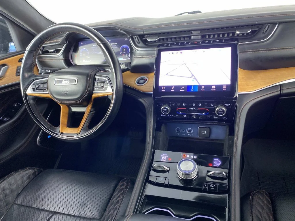 Used 2021 Diamond Black Jeep Summit image 14